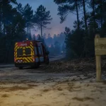DFCI landes : ruban DFCI et camion pompiers SDIS sur piste forestière