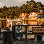 Port clement landes : vue du port, barques et pins