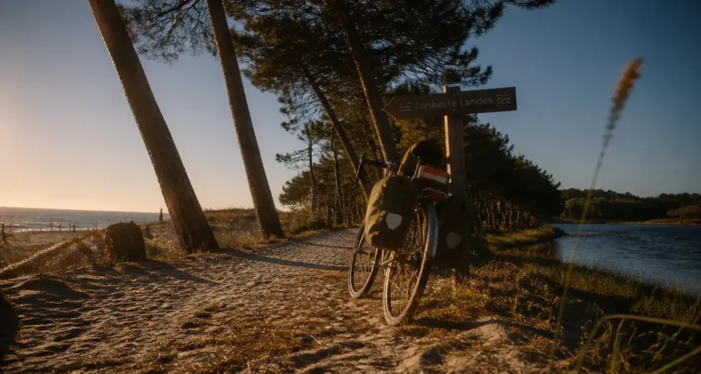 Vacances dans les landes blog : vélo sur chemin sableux, itinéraire Landes